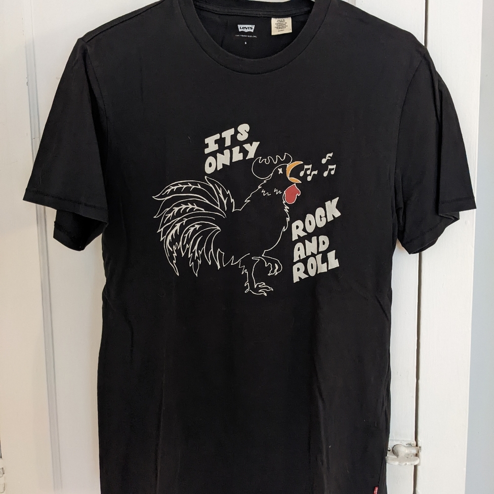 Levi's tee